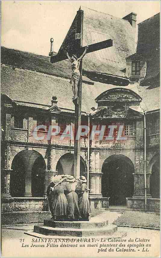 Sainte-Anne-d'Auray — Le Calvaire du Cloître — Les Jeunes Filles désirant un mari plantent des épingle au pied du Calvaire — LL