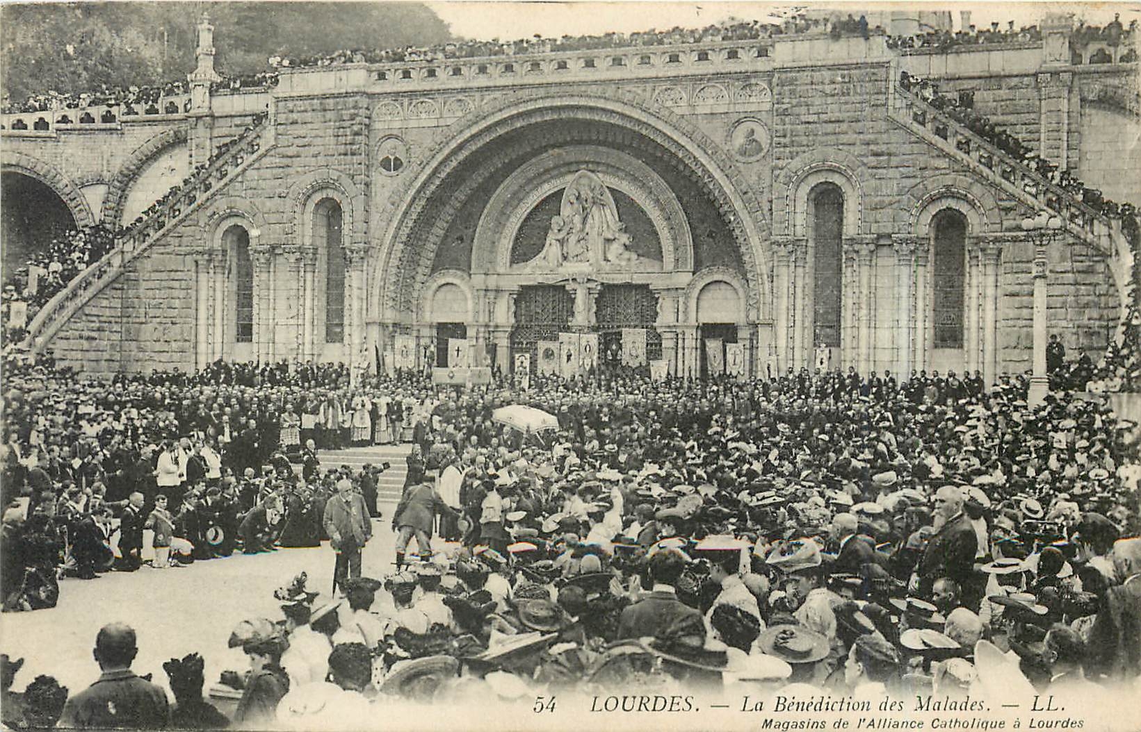 CPA Lourdes La Benediction des Malades 