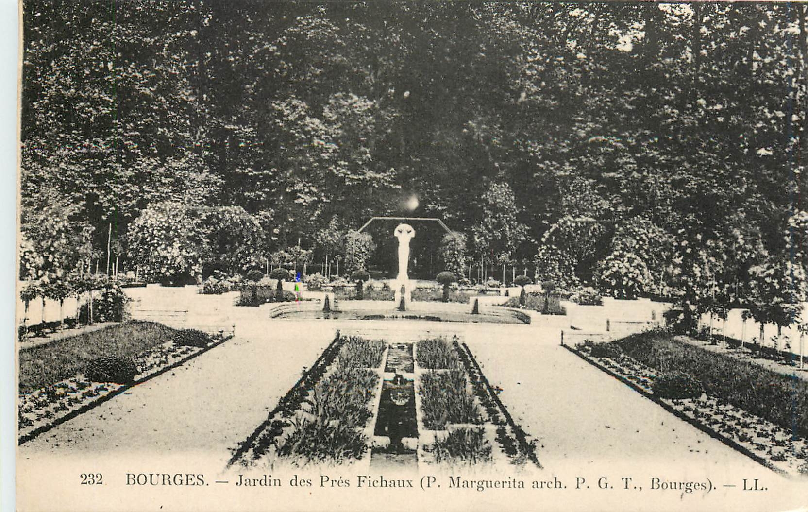 CPA Bourges Jardin des Pres Fichaux 