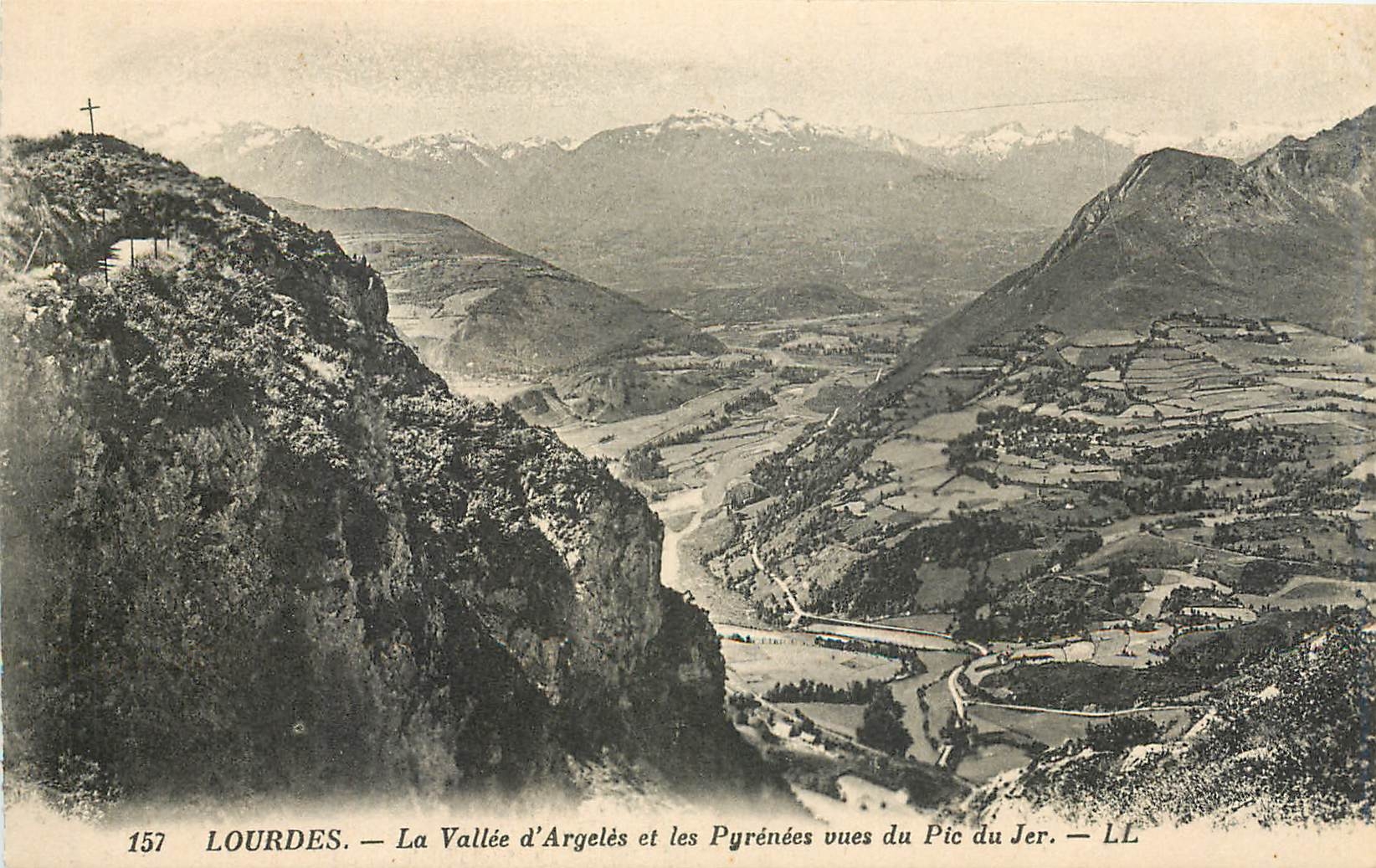 CPA Lourdes la Vallee d'Argeles et les Pyrenees Vues du Pic du Jer 