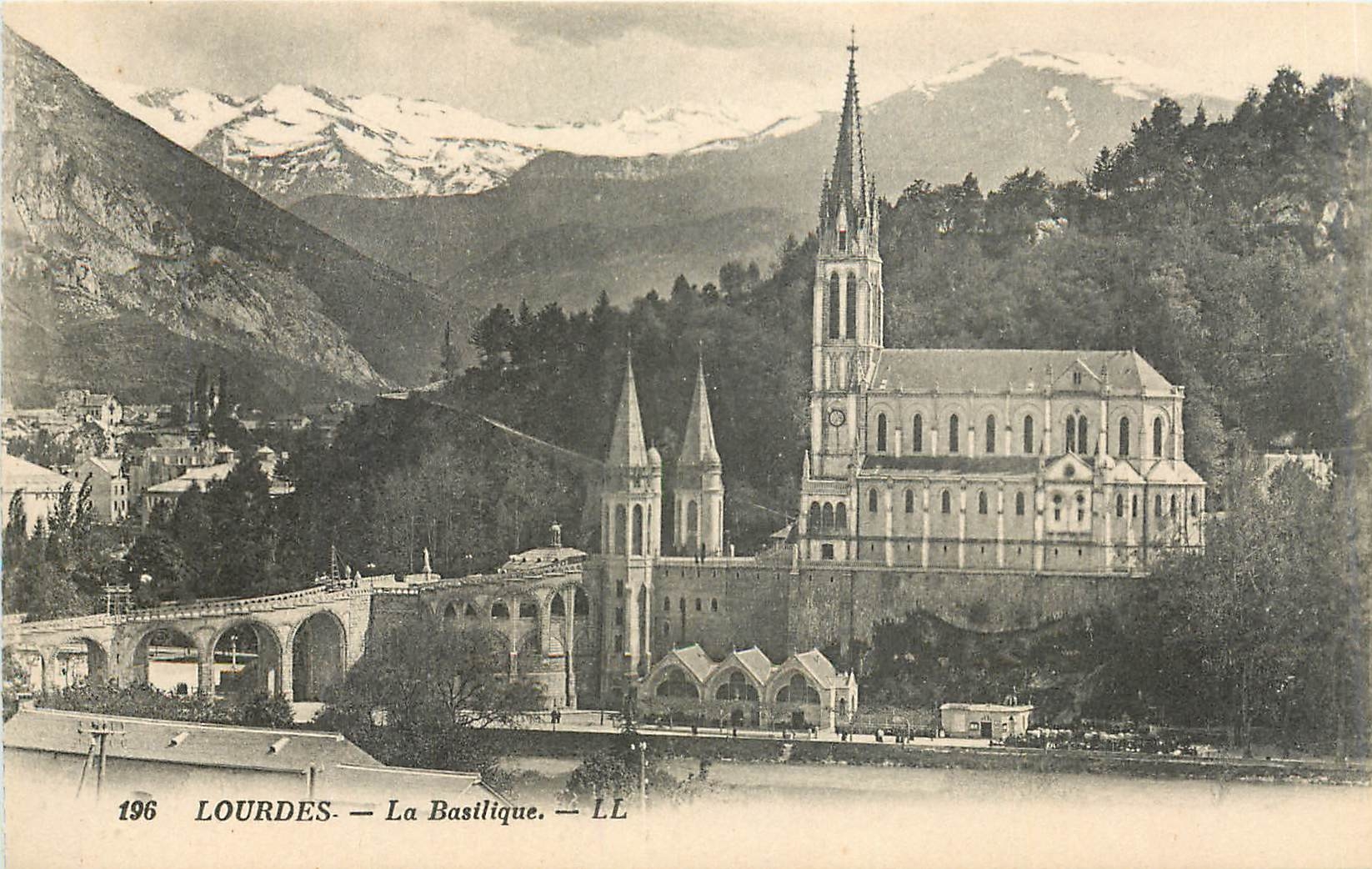CPA Lourdes la Basilique 