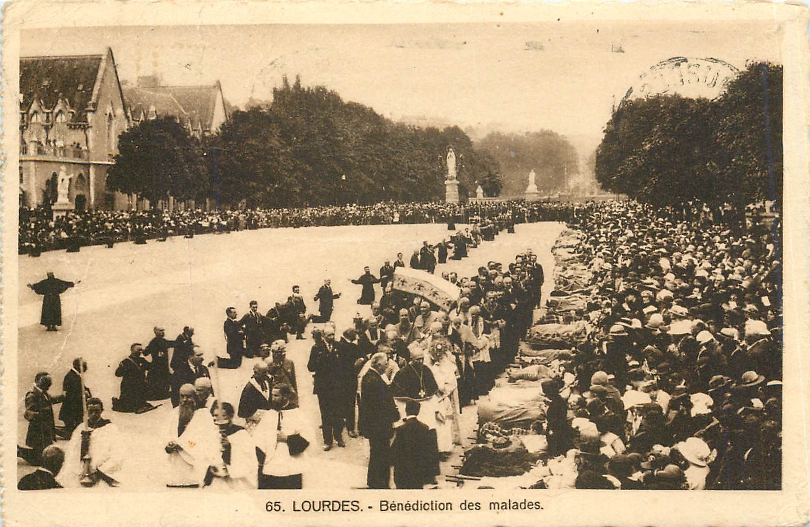 CPA Lourdes Benediction des malades 