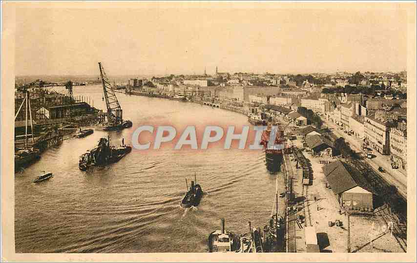 CPA Nantes Loire Inferieure vue generale Chantiers de constructions 