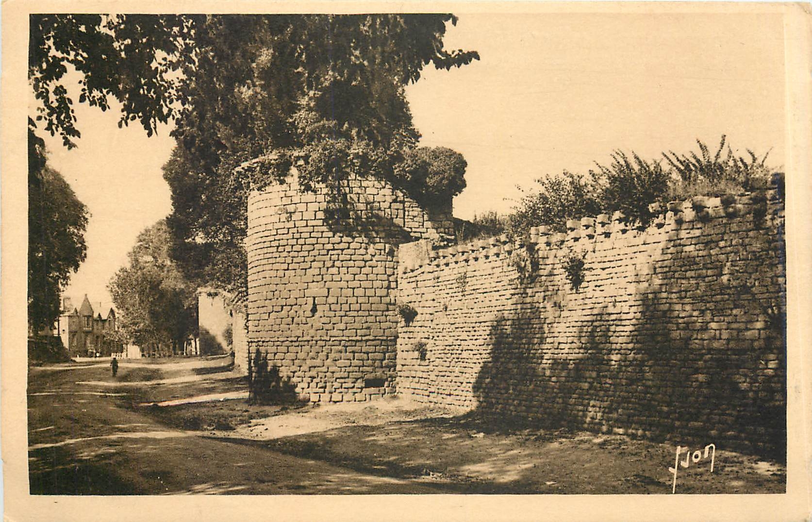 CPA Guerande Loire Inferieure Les Remparts et la Tour Saint Jean 