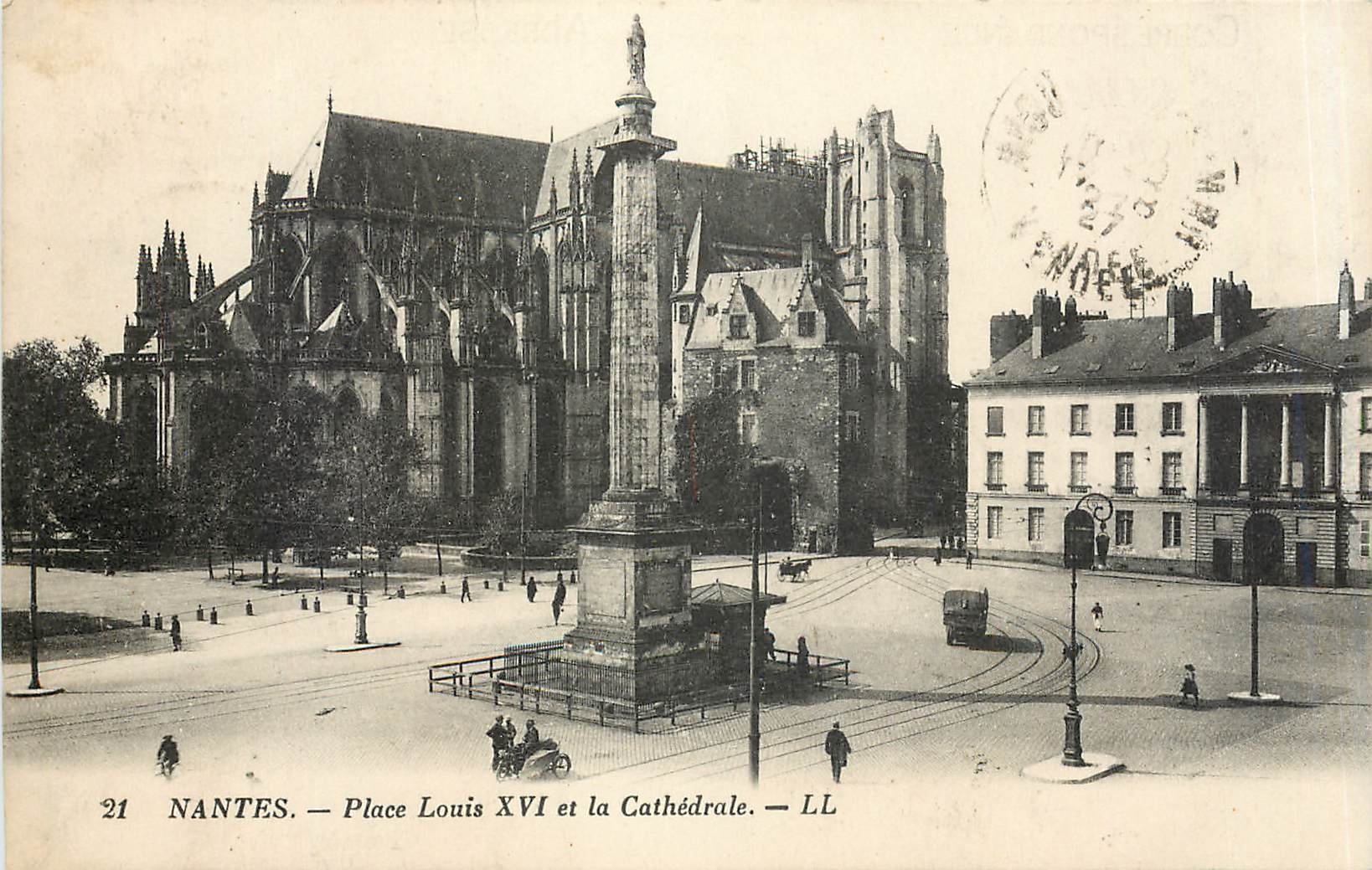 CPA Nantes Place Louis XVI et la Cathedrale 