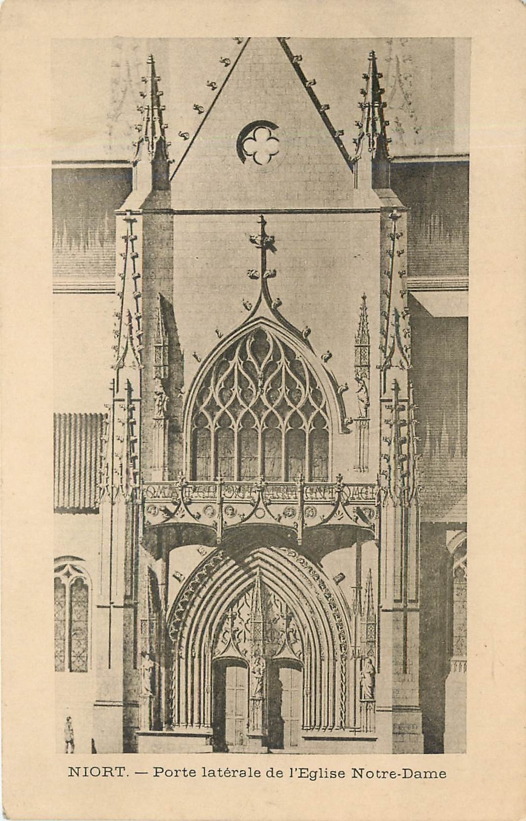 CPA Niort Porte laterale de l'Eglise Notre Dame 