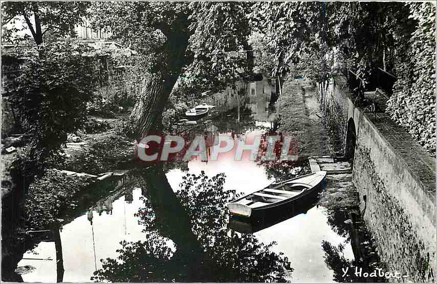 CPM Melun S et M les bords ombrages de l'Almont a proximite de la place Saint Jean 