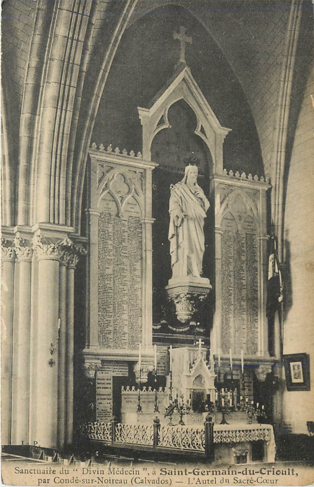 CPA Sanctuaire du Divin Medecin Saint Germain du Crioult par Conde sur Noireau Calvados l'Autel du S
