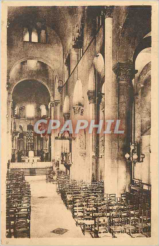 CPA Clermont Ferrand Nef de l'Eglise Notre Dame du Port XII siecle 