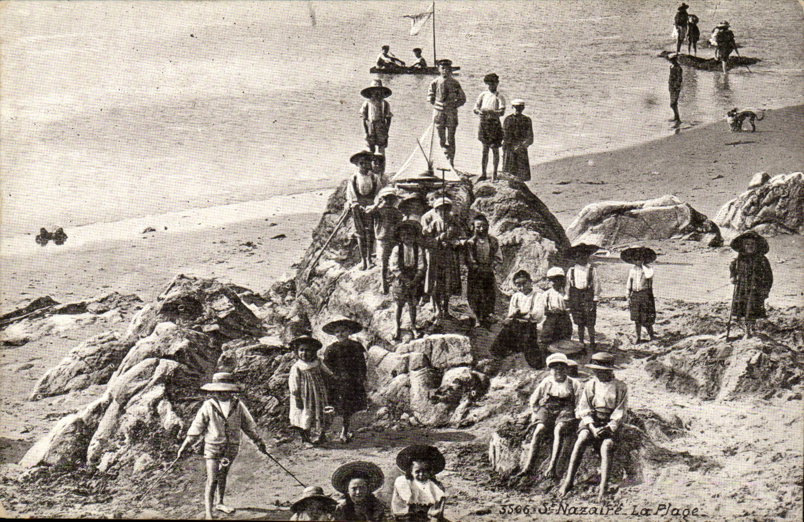 Saint Nazaire CPA La plage (enfants)