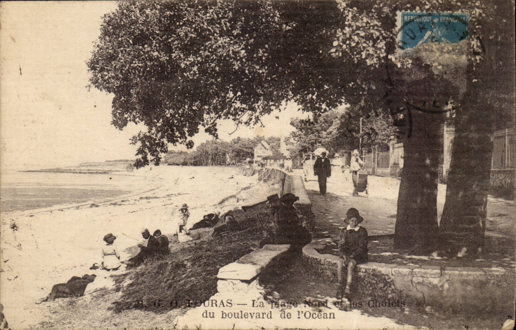 Fouras CPA La plage nord et les chalets du boulevard de l ocean