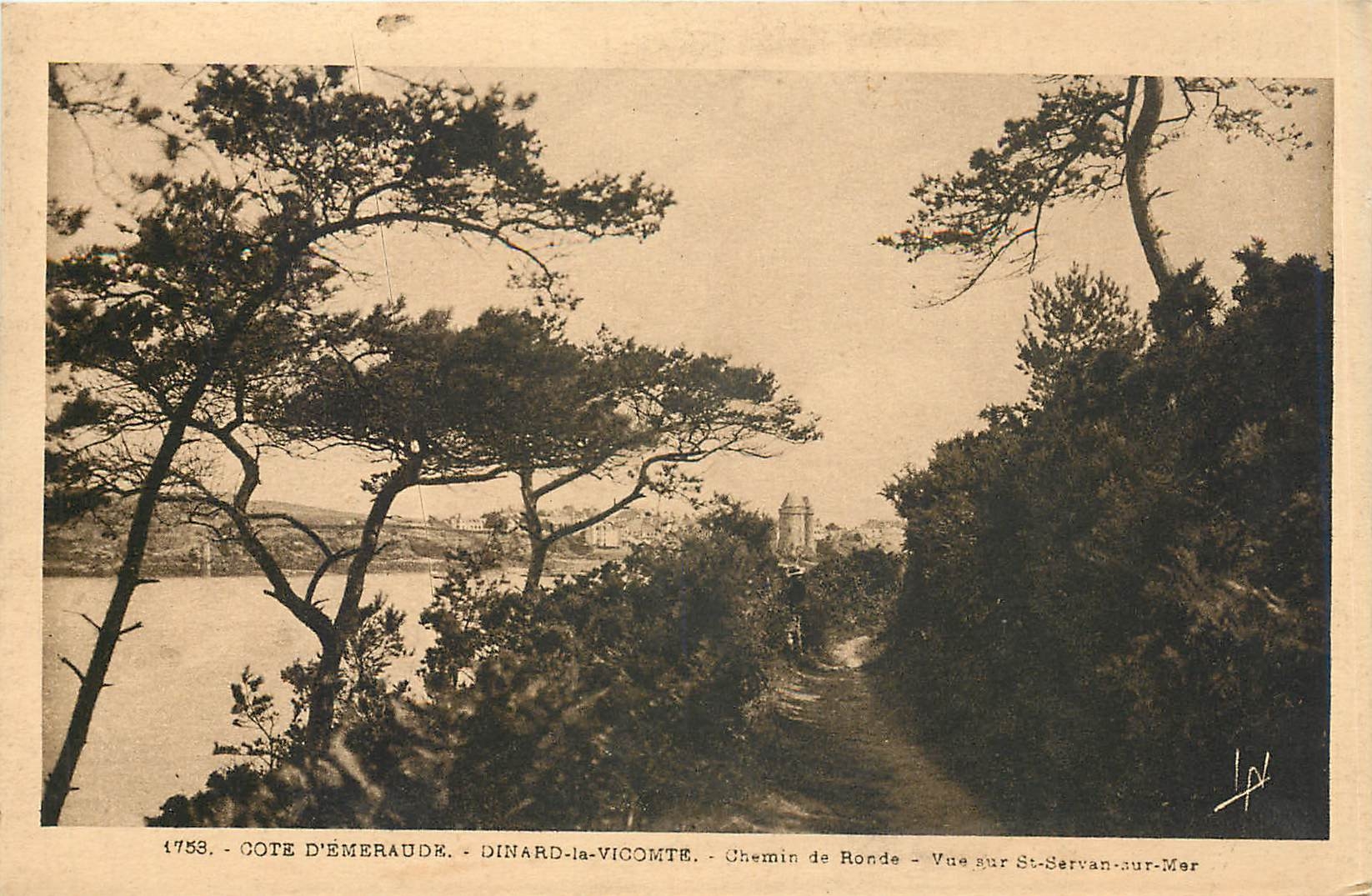 CPA Cote d'Emeraude Dinard la Vicomte Chemin de Ronde vue sur St Servan sur mer 