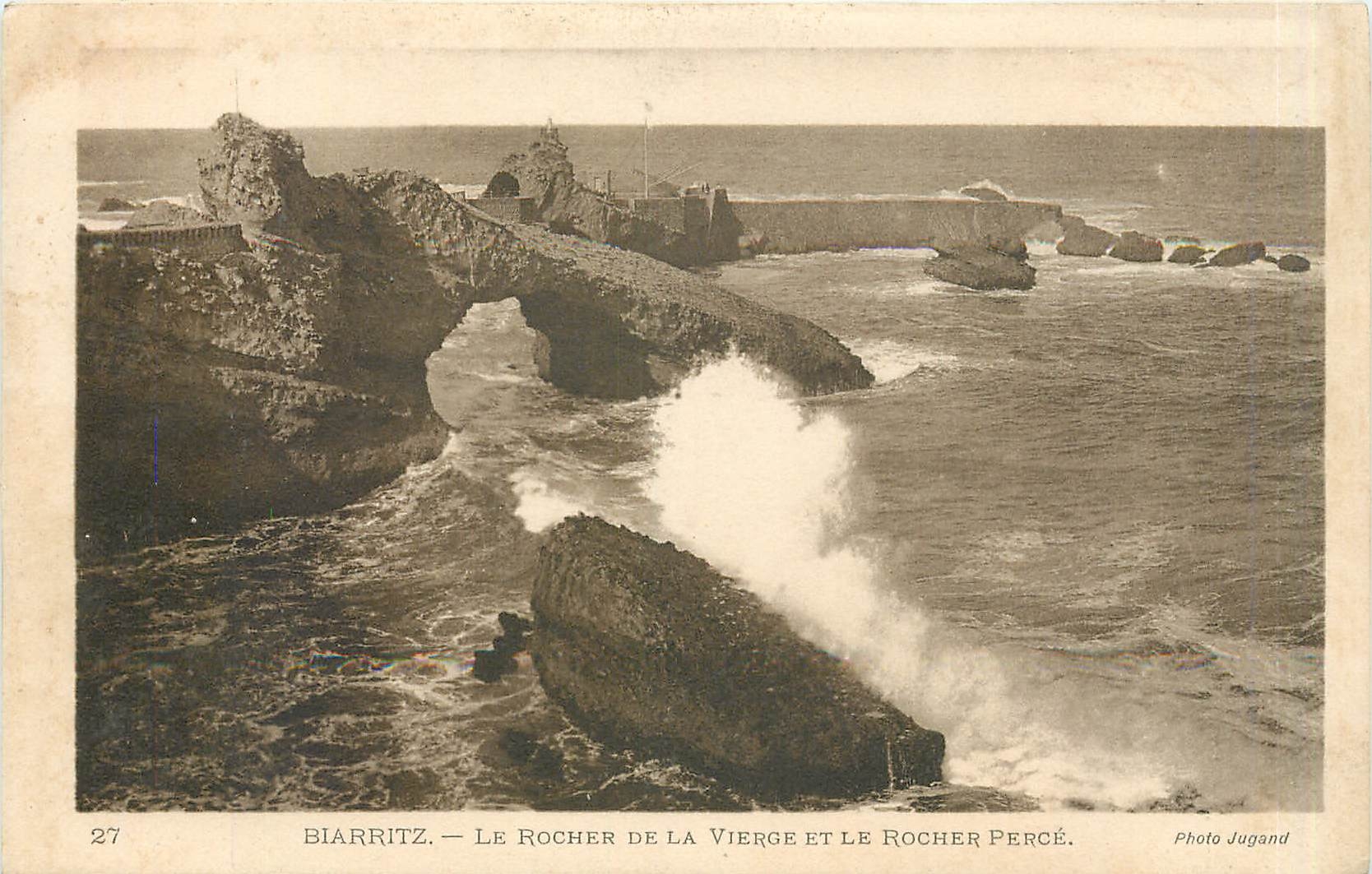 Biarritz — Le Rocher de la Vierge et le Rocher Percé — Photo Jugand, n°27