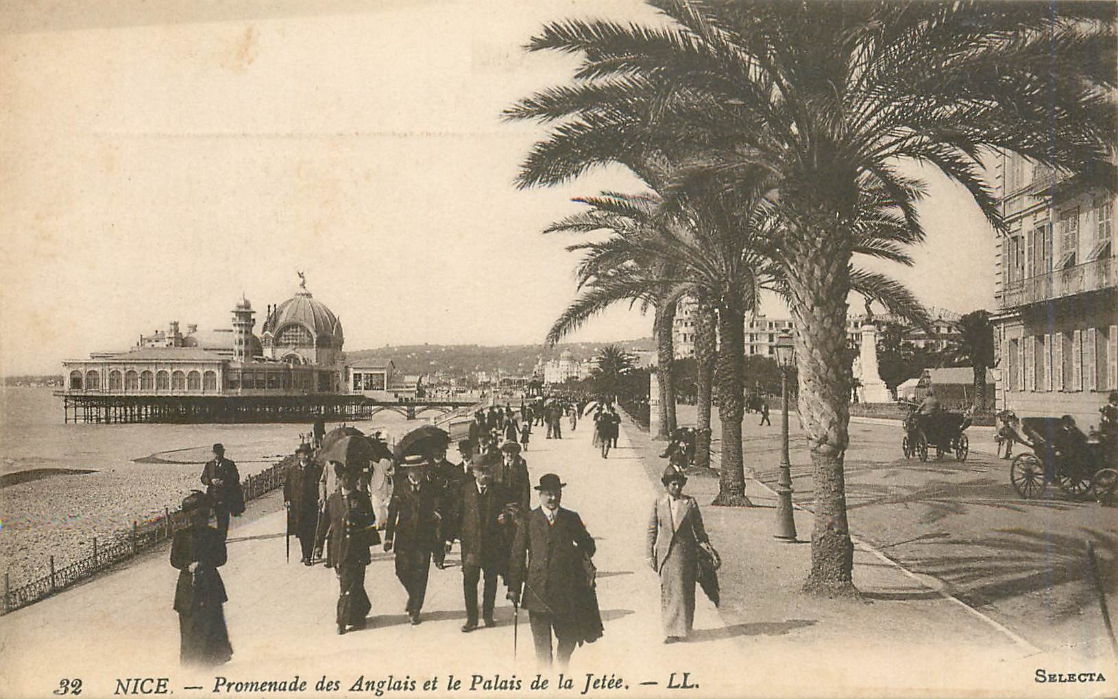CPA Nice promenade des Anglais et le palais de la Jetee 