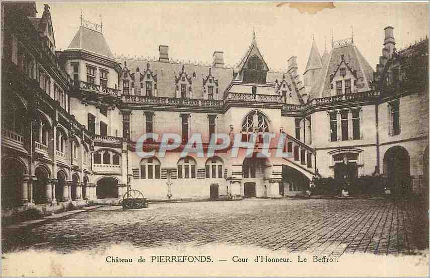 CPA Chateau de Pierrefonds cour d'honneur le beffroi 
