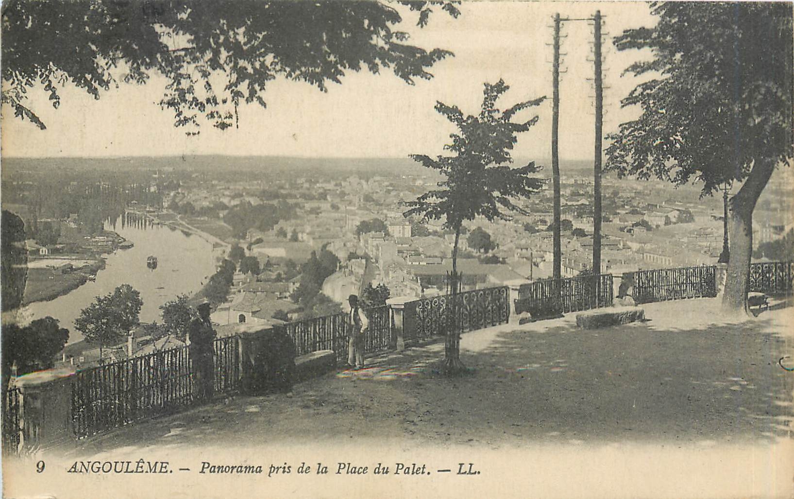 Angoulême — Panorama taken from Place du Palet — LL. — n°9