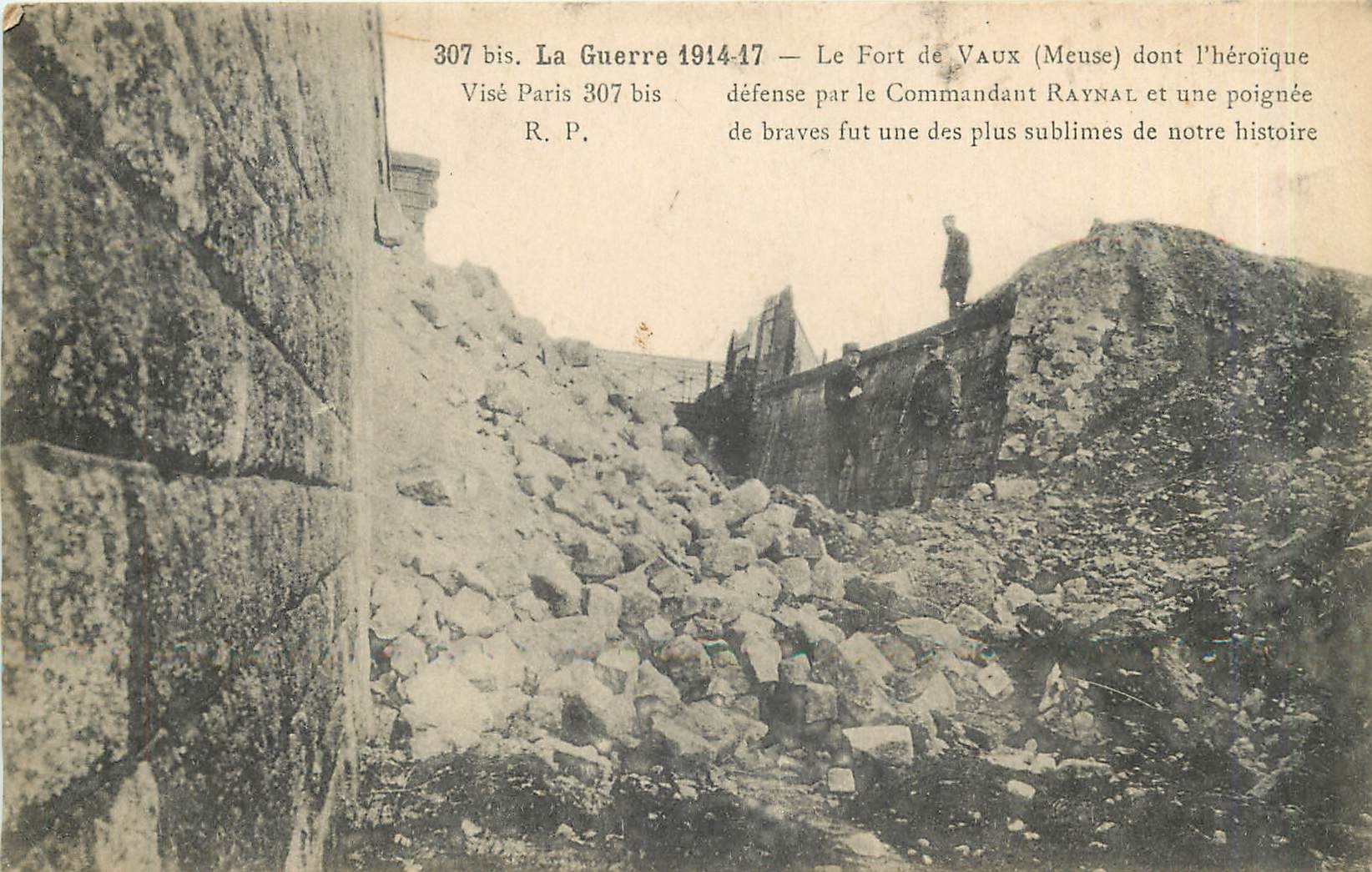 CPA La Guerre 1914 17 le fort de Vaux Meuse dont l'heroique defense par le Commandant Paynal et une 