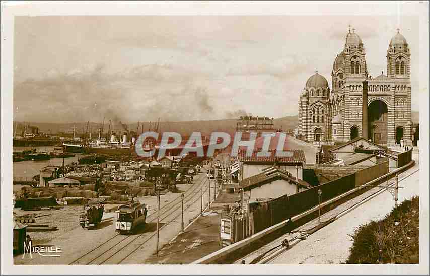 CPA Marseille la cathedrale et le quai de la Joliette Bateau