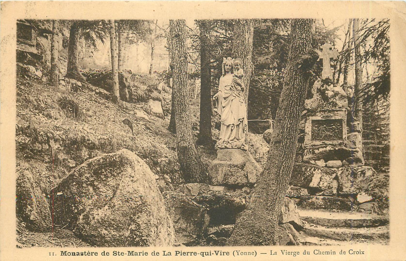 CPA Monastere de Ste Marie de la Pierre qui Vire Yonne la vierge du Chemin de Croix 