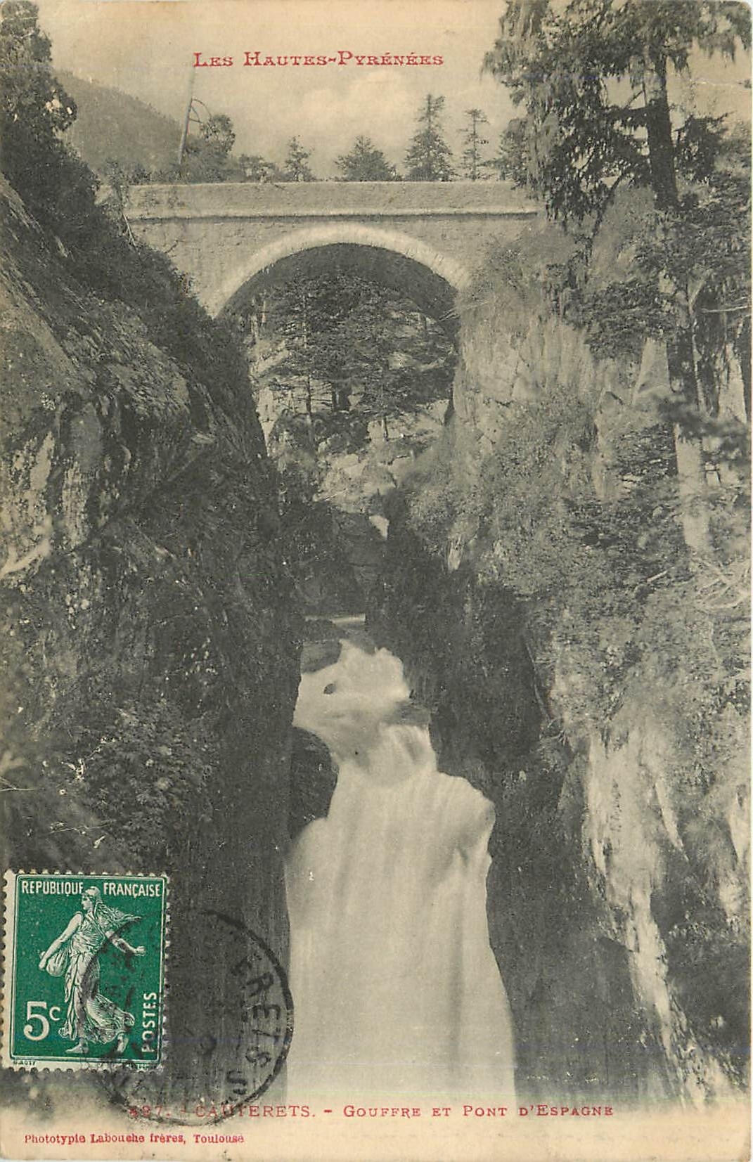 CPA Les Hautes Pyrenees Cauterets gouffre et pont d'Espagne 