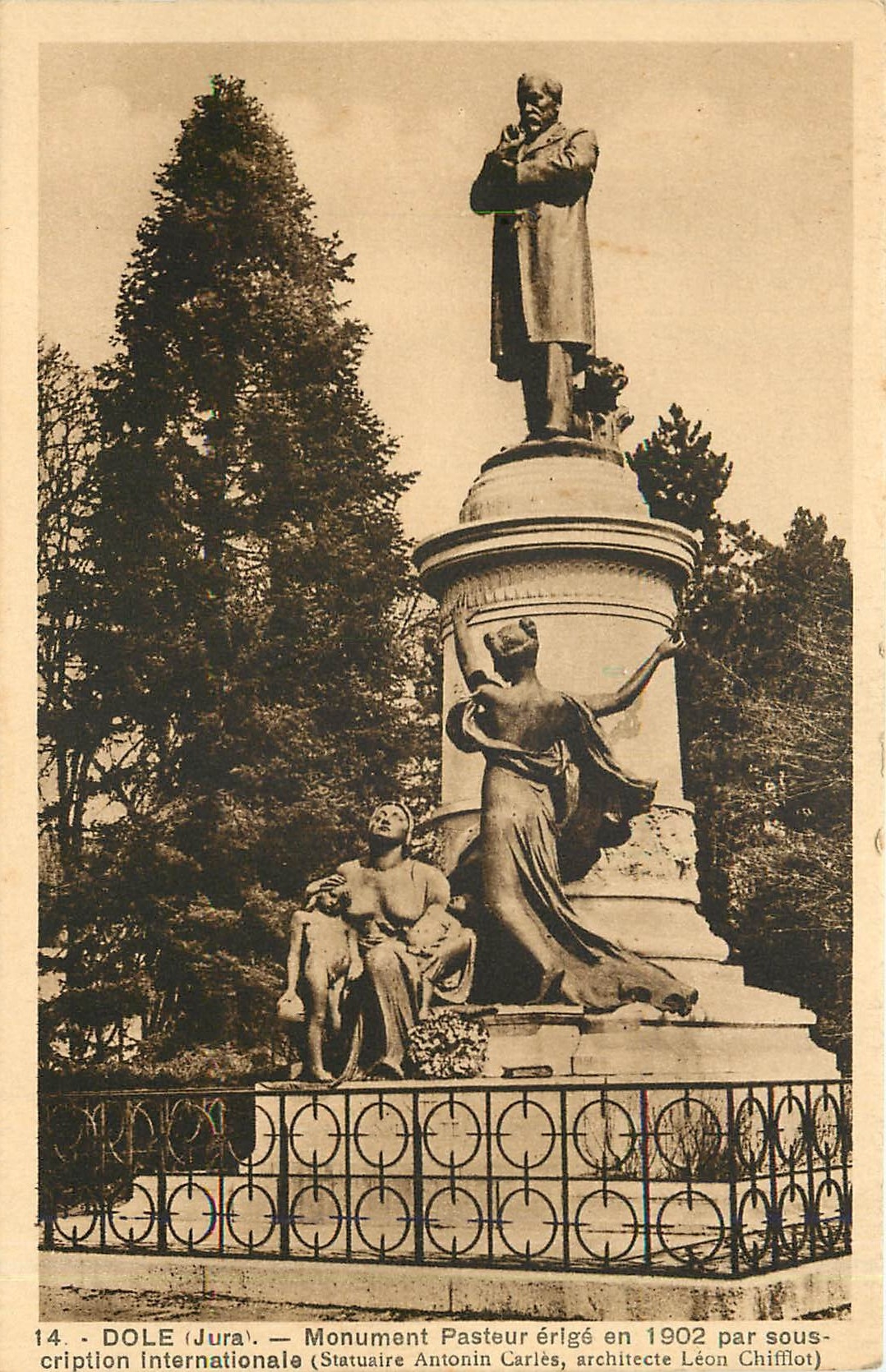 CPA Dole Jura monument pasteur erige en 1902 par souscription internationale 