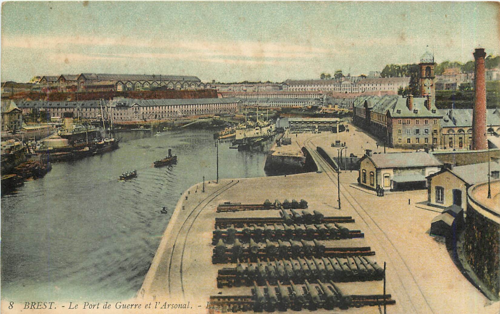 CPA Brest le Port de Guerre et l'Arsenal  Bateaux
