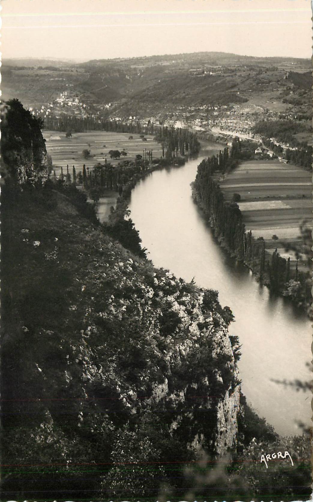 CPM Vallee du Lot le saut de la Mouline au fond le village de Montbrun 