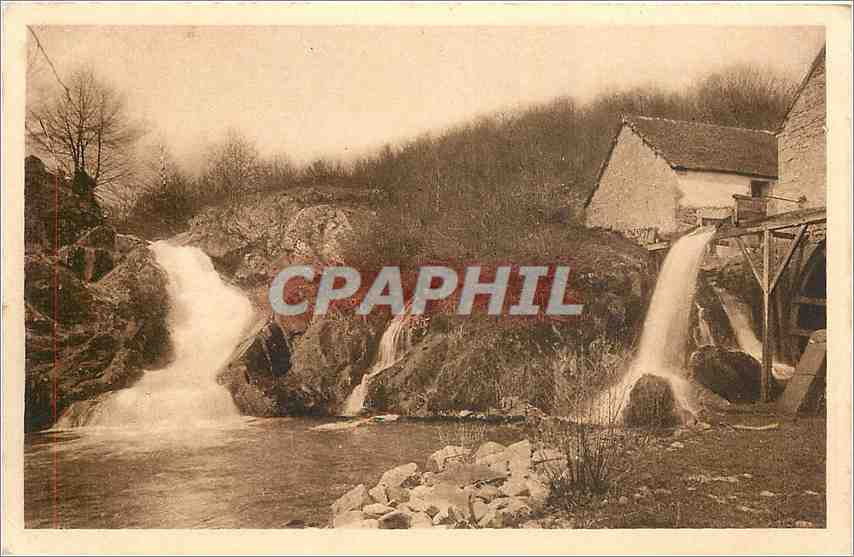 CPA En Morvan Saut de Gouloux sur Cure route de Saulieu a Montsauche 