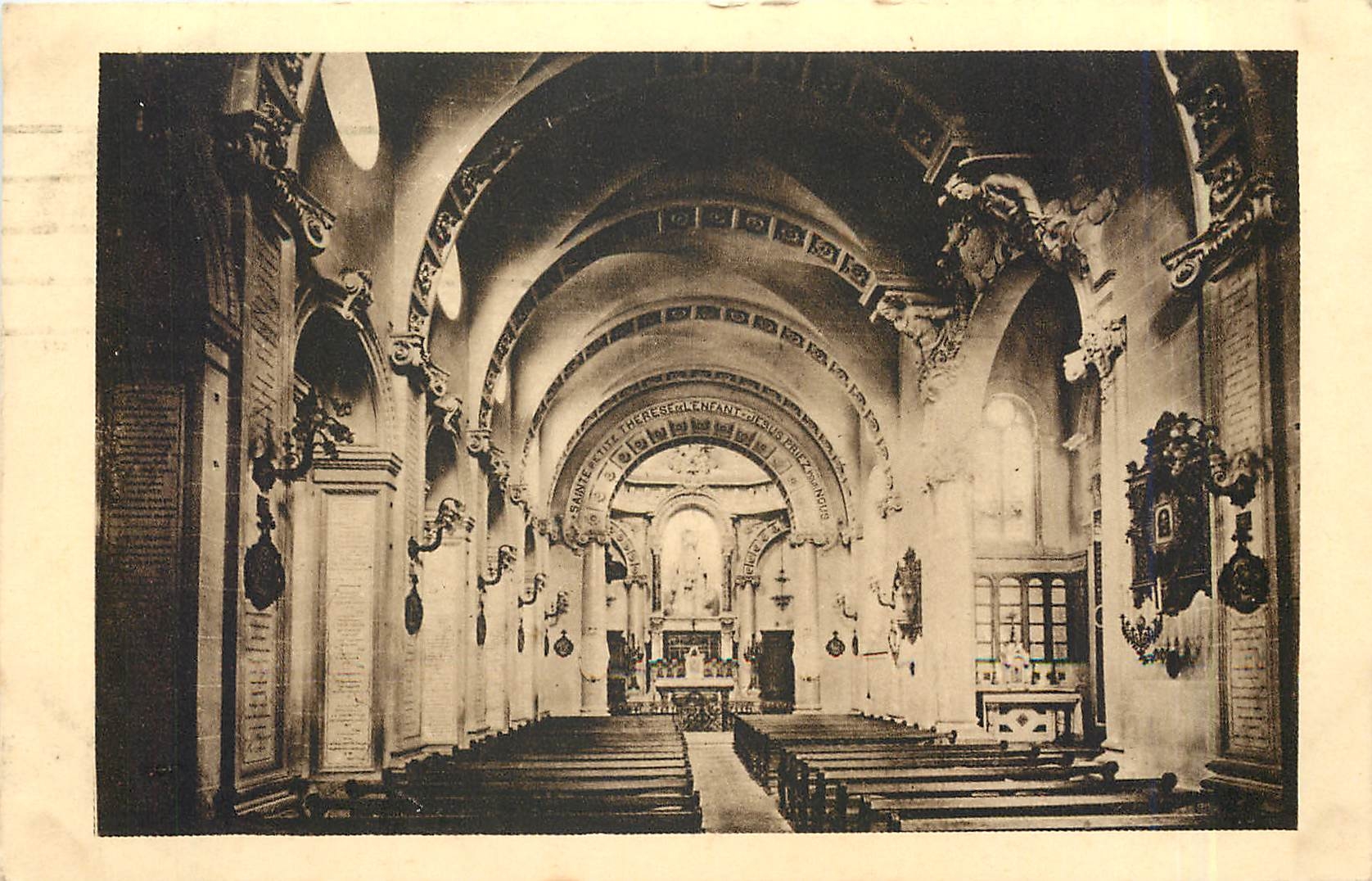 Intérieur de la chapelle des Carmélites de Lisieux — éditeur CEPOLIS, n°40