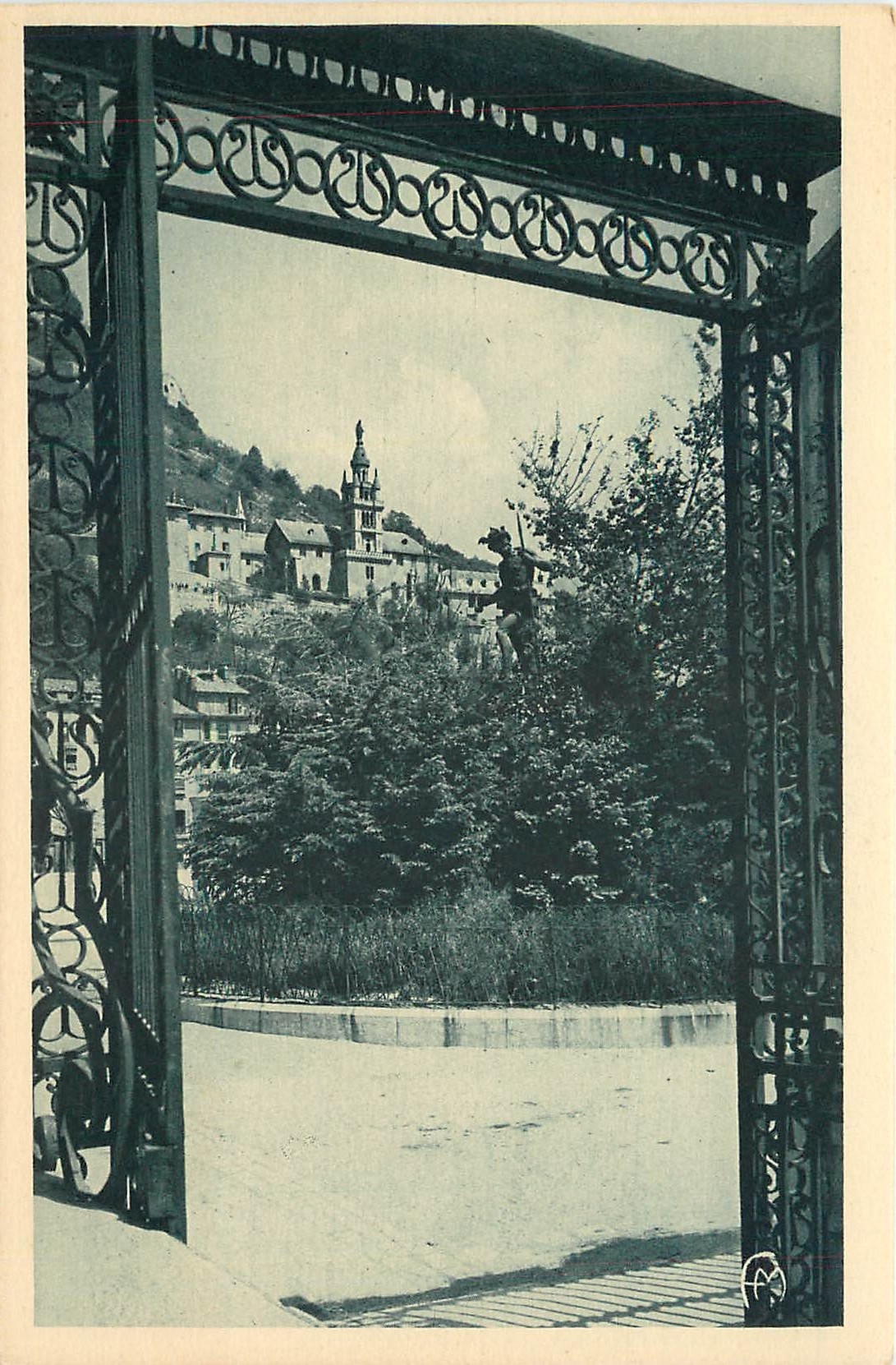 CPA Grenoble Reine des Alpes porte du jardin de ville la Vedette Gauloise et Sainte Marie 