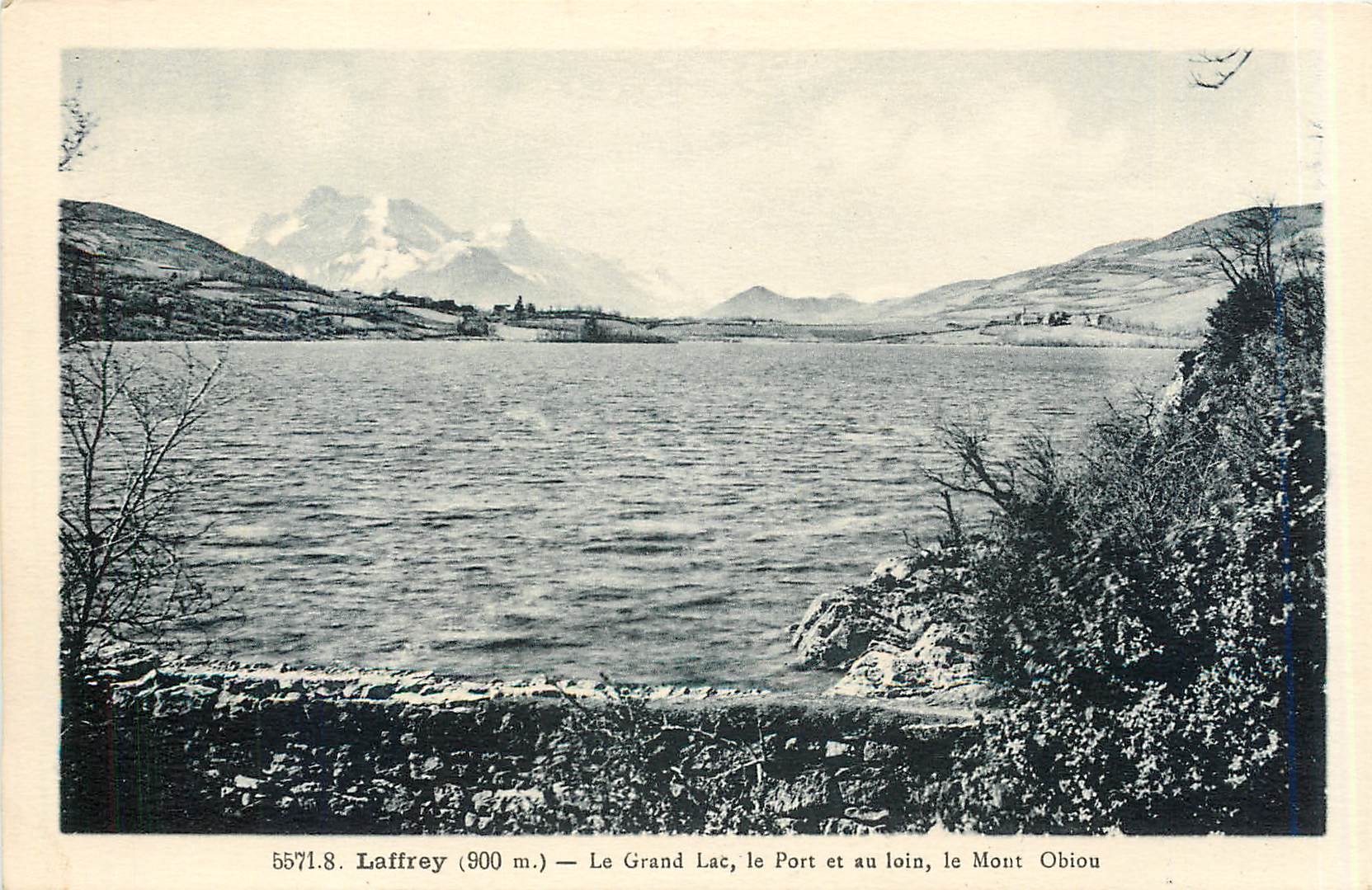 Laffrey (900 m.) — Le Grand Lac, le Port et au loin, le Mont Obiou — A. Hourlier, La Tronche (Isère)