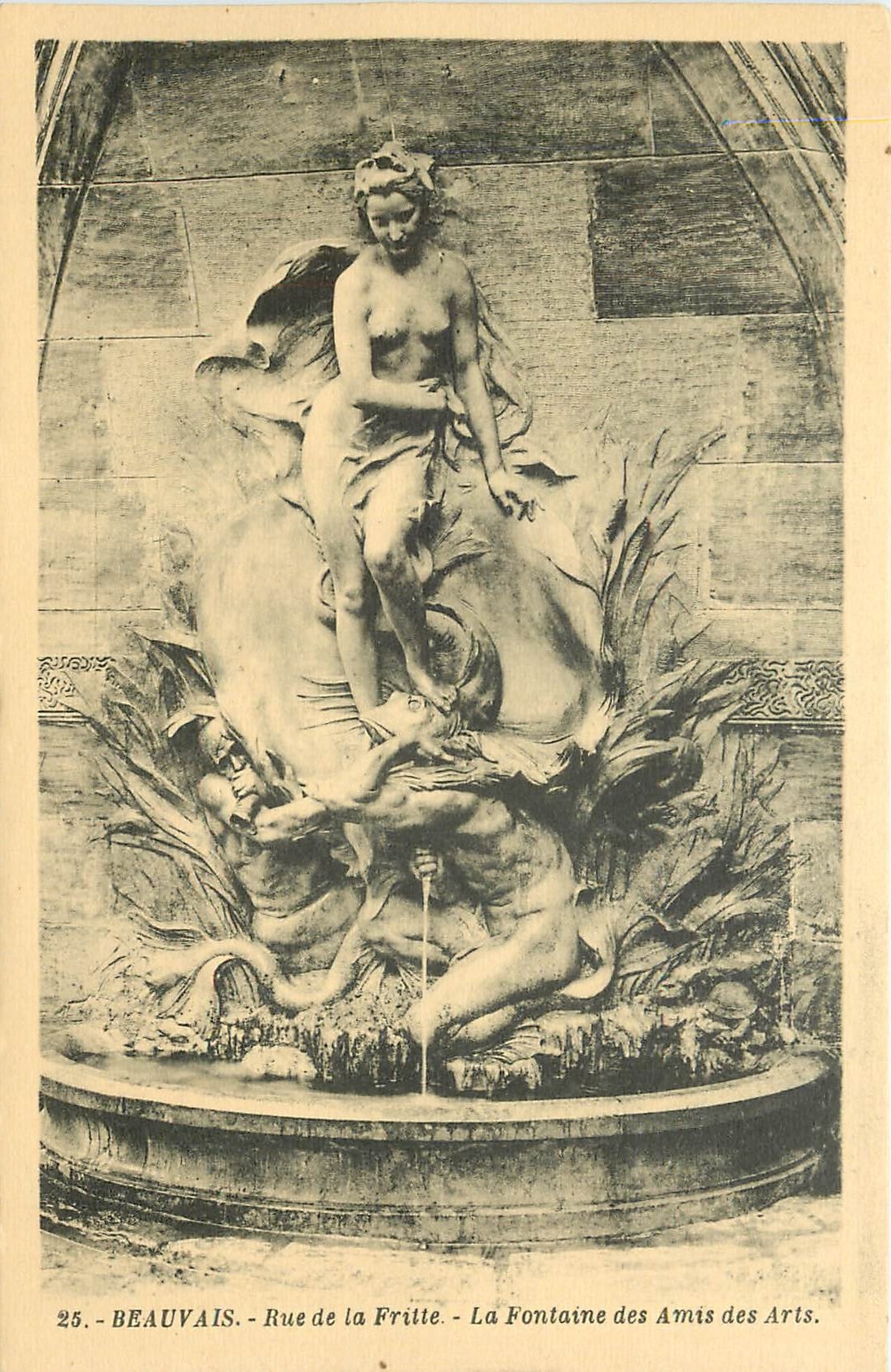 CPA Beauvais rue de la fritte la fontaine des amis des arts 