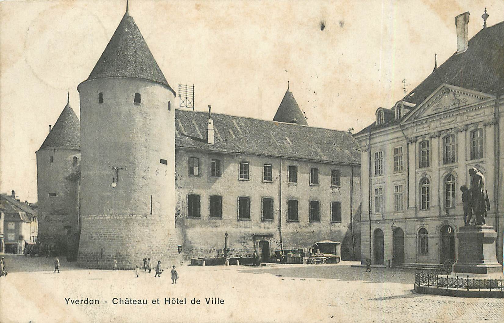 CPA Yverdon Chateau et Hotel de Ville 