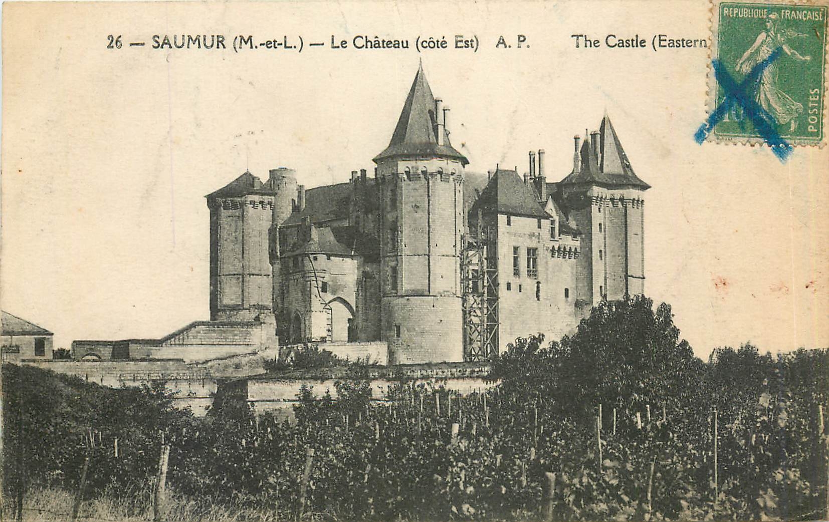 CPA Saumur M et L le chateau cote est 