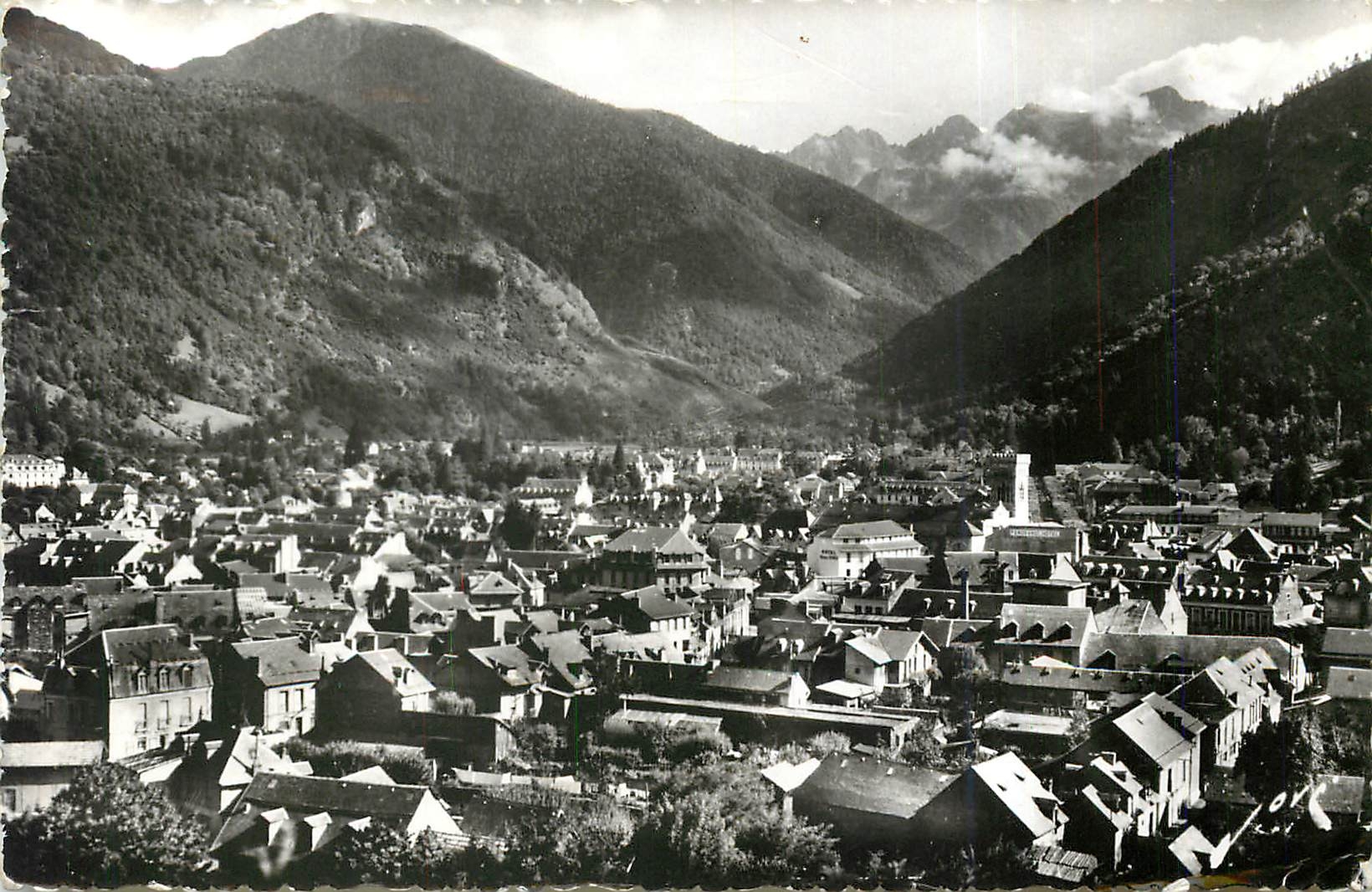 CPM Luchon H G vue generale au fond le port de Venasque 