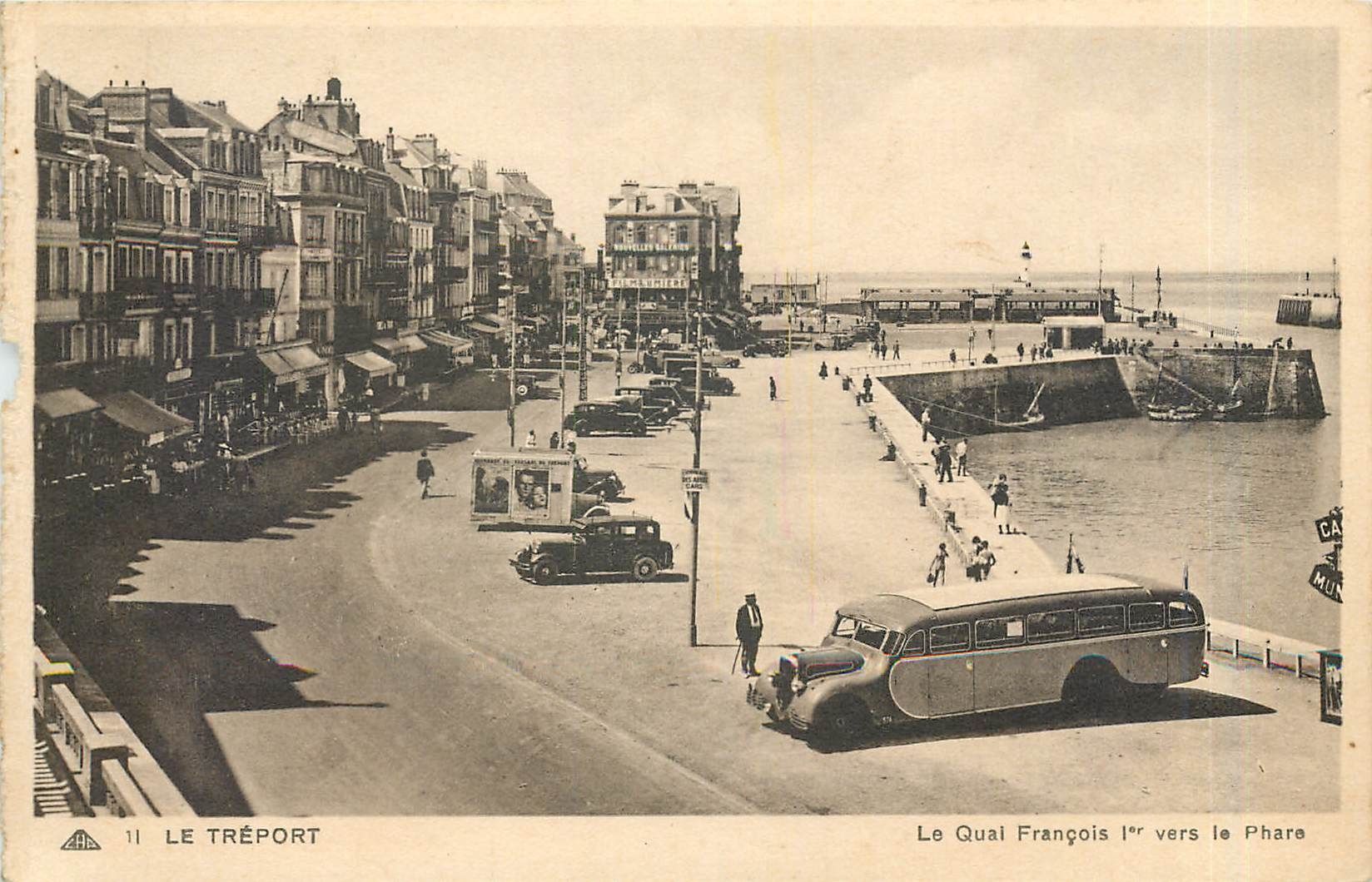 CPA Le Treport le Quai Francois Ier vers le Phare 