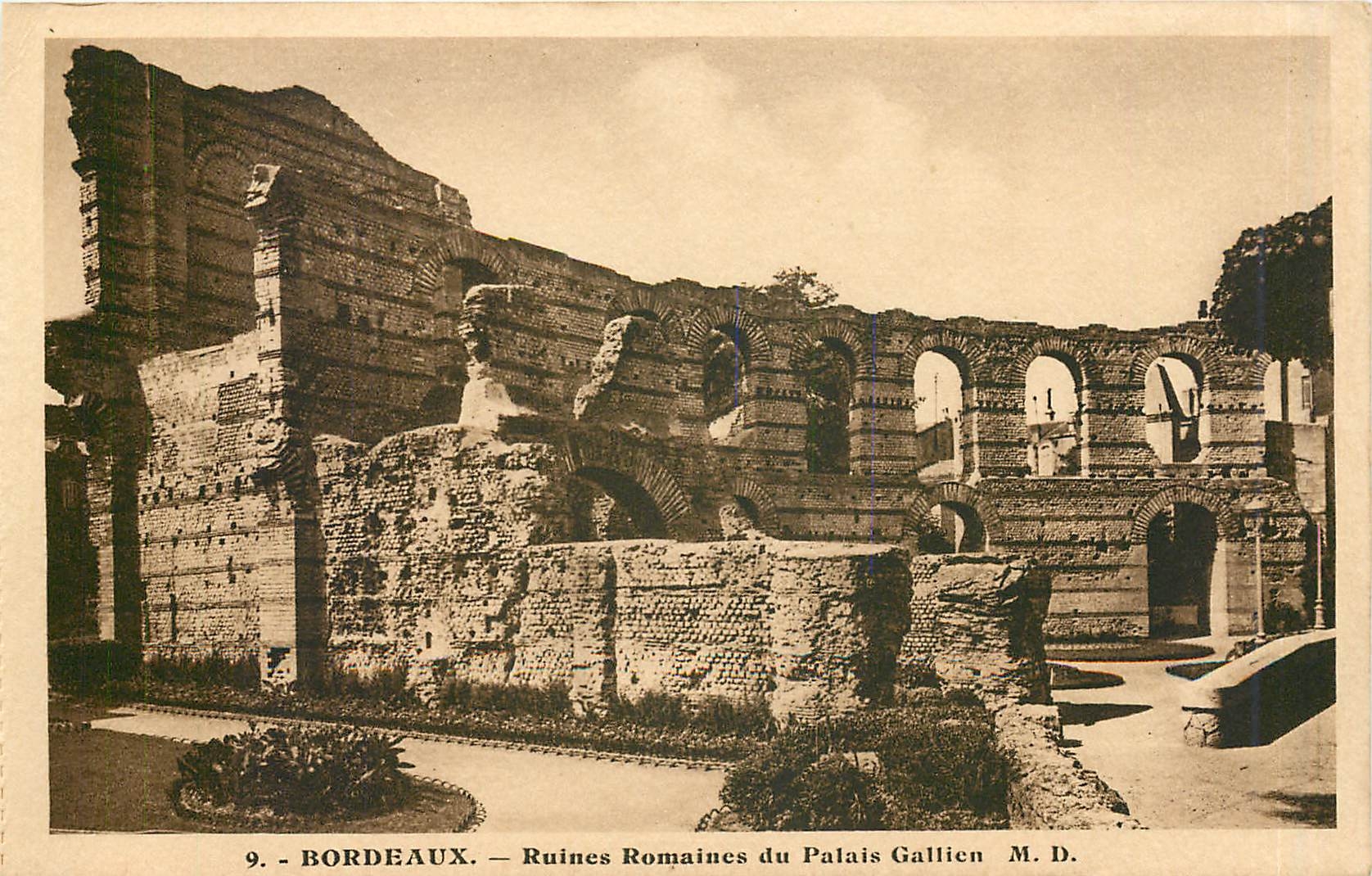 CPA Bordeaux ruines Romaines du palais Gallien 