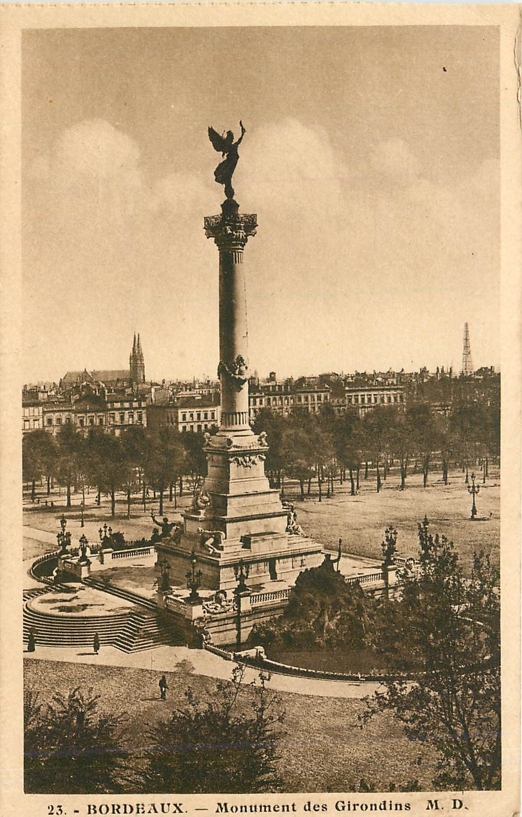 CPA Bordeaux monument des Girondins 