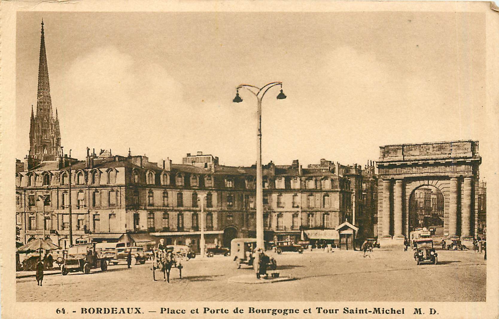 CPA Bordeaux place et porte de Bourgogne et tour Saint Michel 