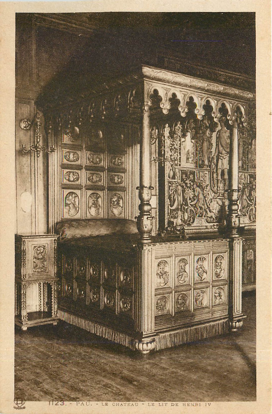 CPA Pau le chateau le lit de Henri IV 
