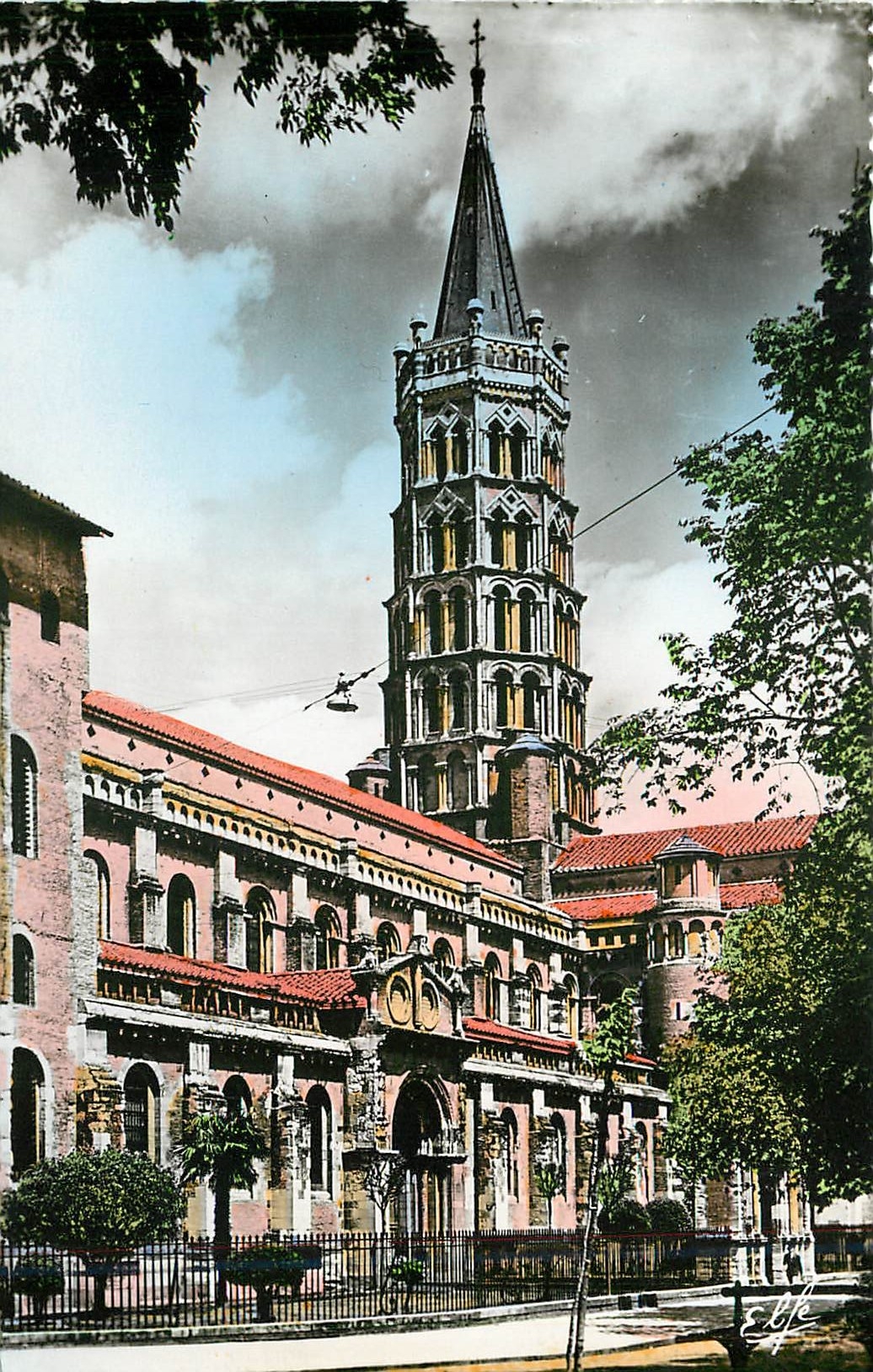 CPM Toulouse la ville rose clocher de la basilique St Sernin XII siecle et porte Miegeville 