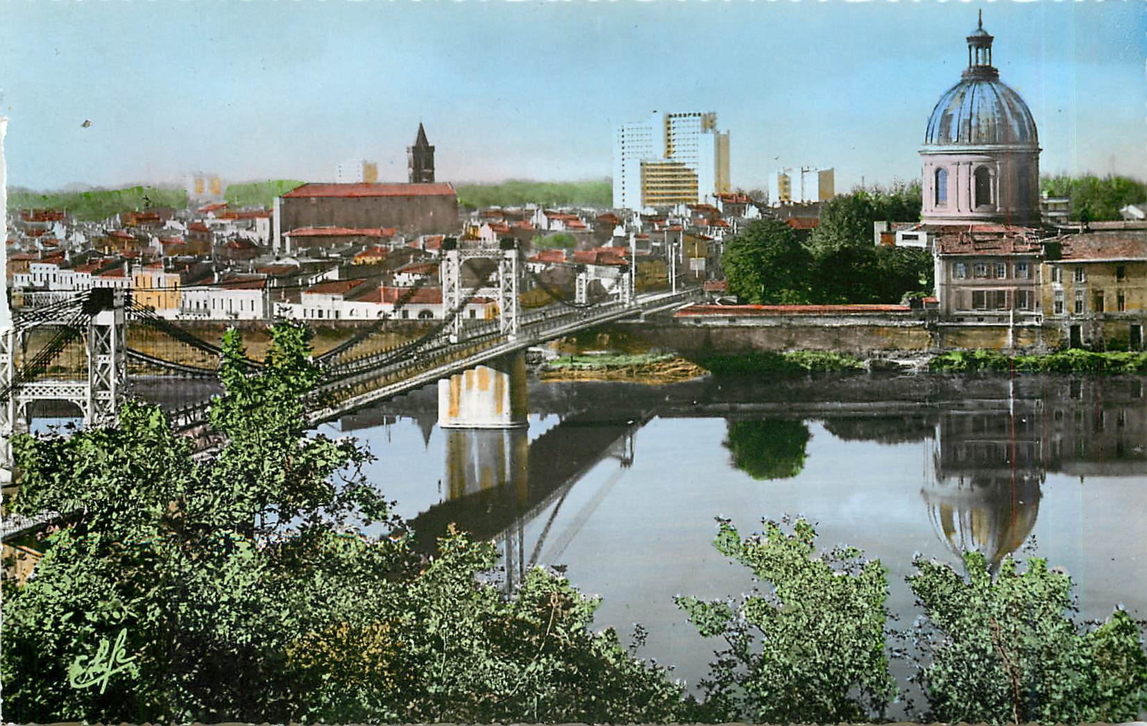 Toulouse — Vue plongeante sur la Garonne, le Pont suspendu, l'Église Saint-Nicolas et le Dôme de la Grave — Éditeur Océan, n° 372
