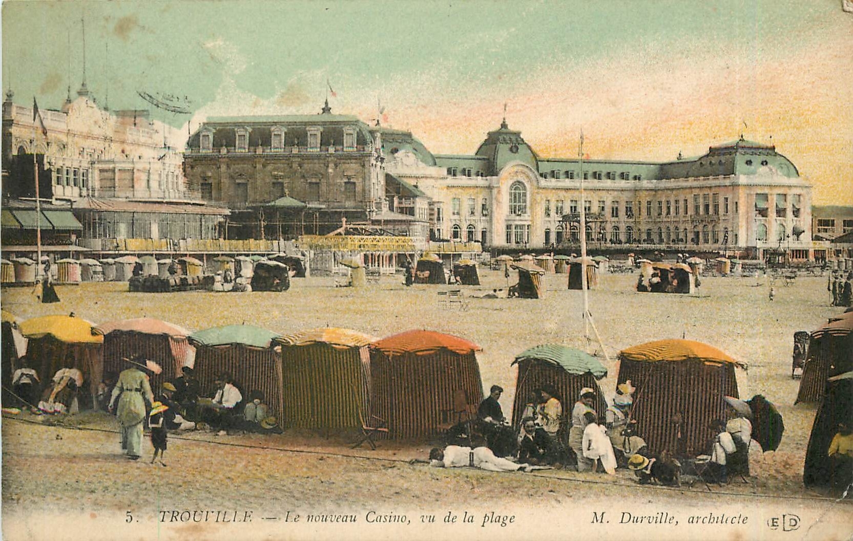 Trouville — Le nouveau Casino, vu de la plage — M. Durville, architecte