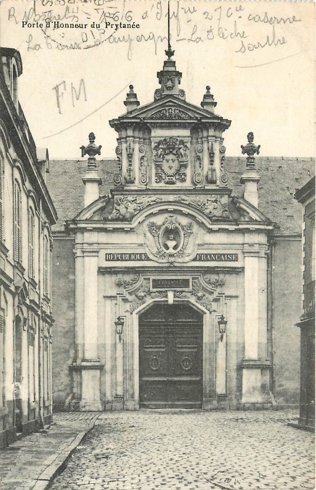 CPA Porte d'honneur du Prytanee La Fleche Sarthe Militaria