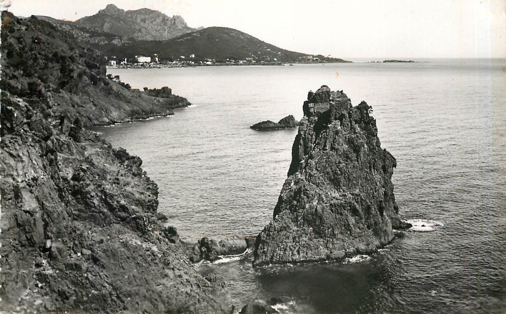 CPM La Corniche d'Or Saint Raphael Var Agay rochers au Cap Dramont 