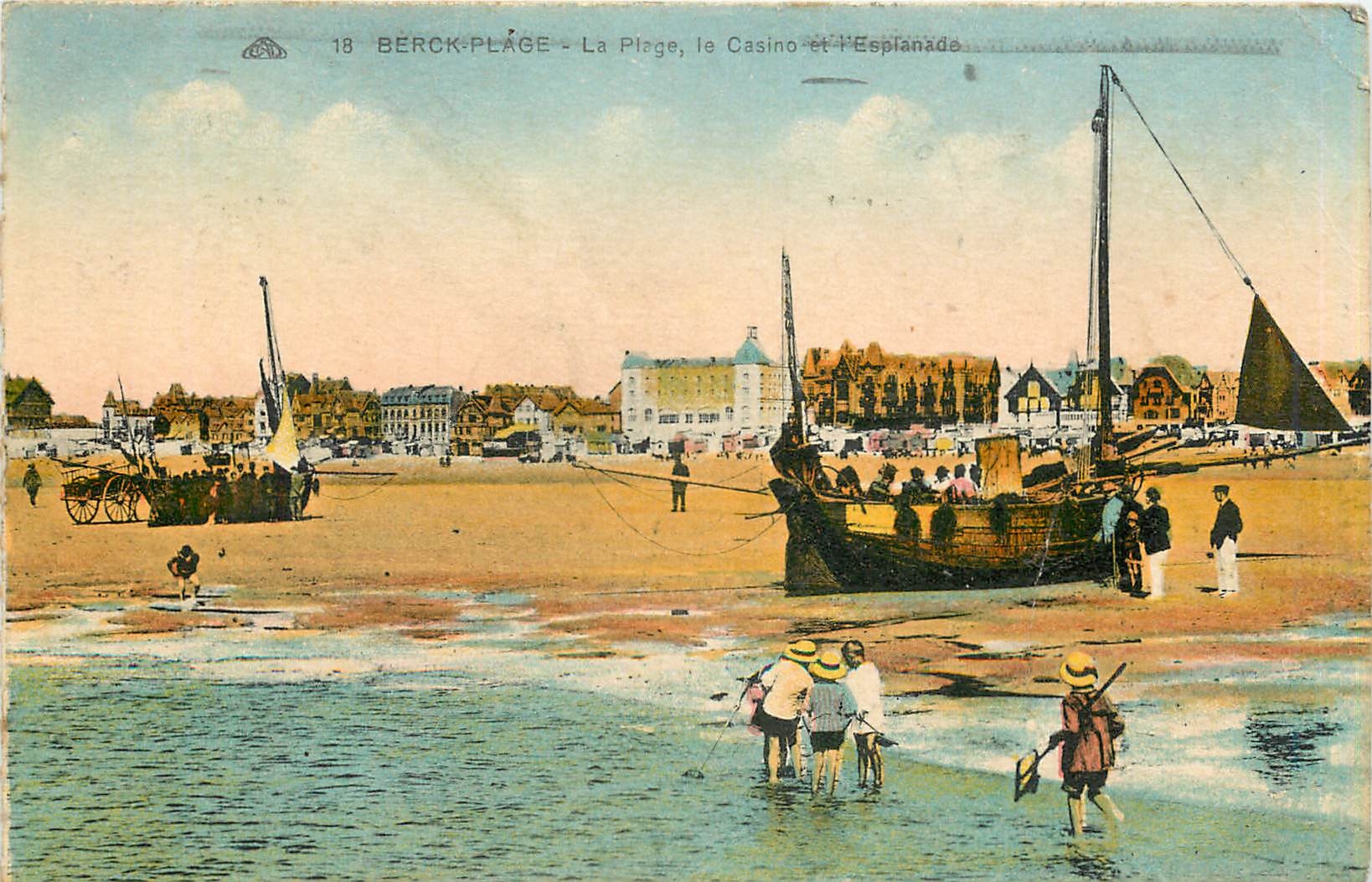 CPA Berck plage la plage le casino et l'esplanade Bateau