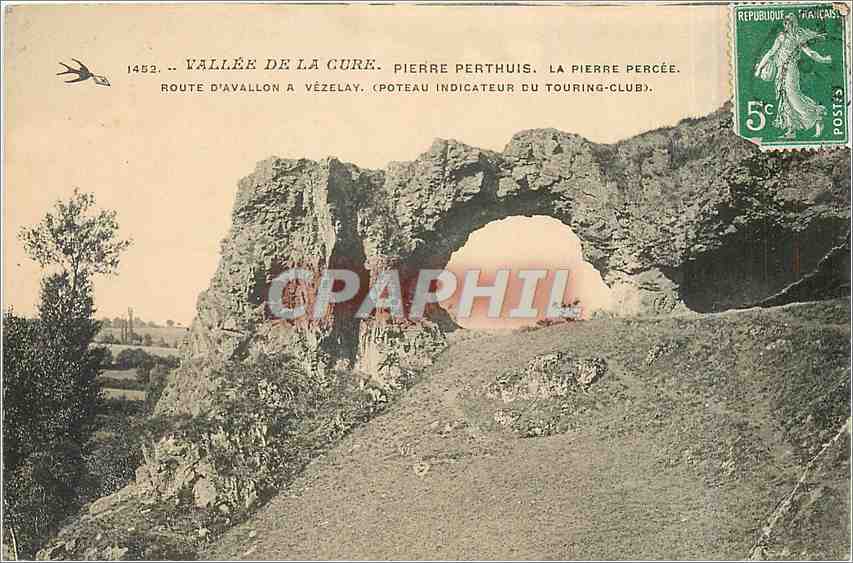 CPA Vallee de la Cure Pierre Perthuis la Pierre Percee route d'Avallon a Vezelay 