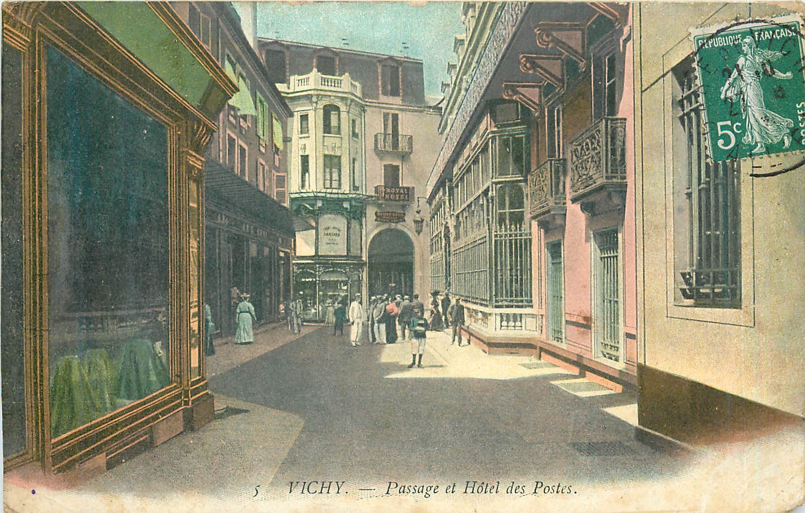 CPA Vichy Passage et Hotel des Postes 