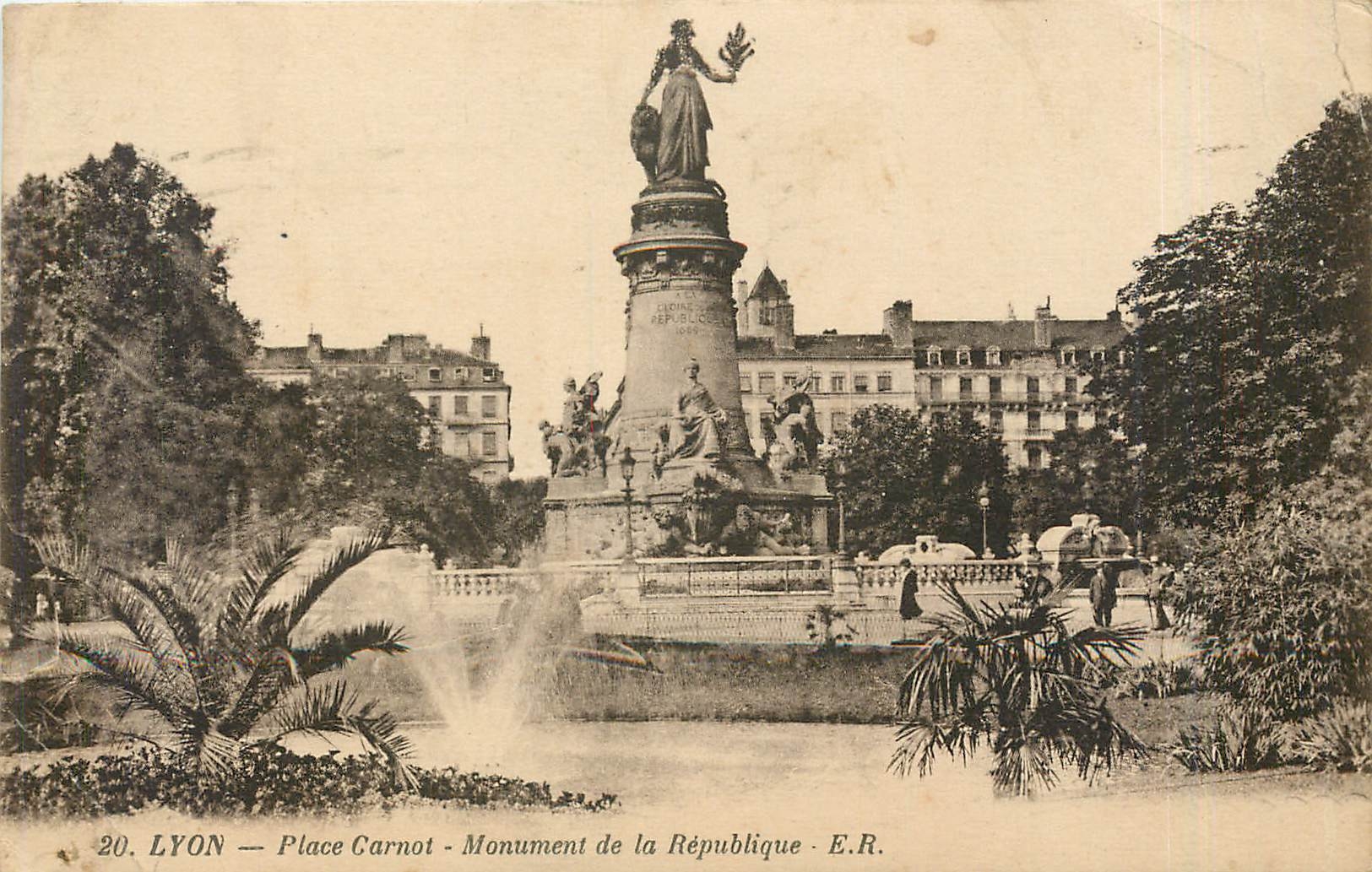 CPA Lyon Place Carnot Monument de la Republique 