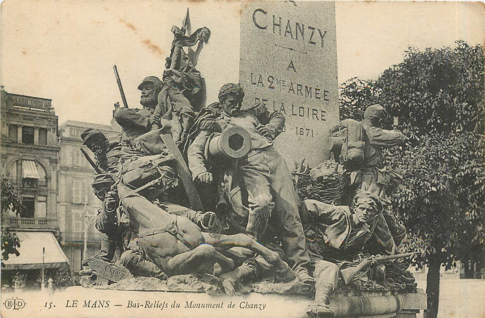 CPA Le Mans Bas Reliefs du Monument de Chanzy 